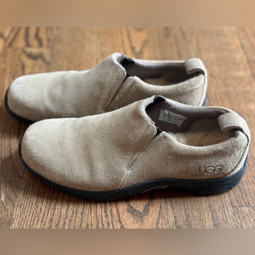 UGG Women’s Tan Suede Slip-On Shoes Size 39 EU/8.5 US – Cozy & Stylish